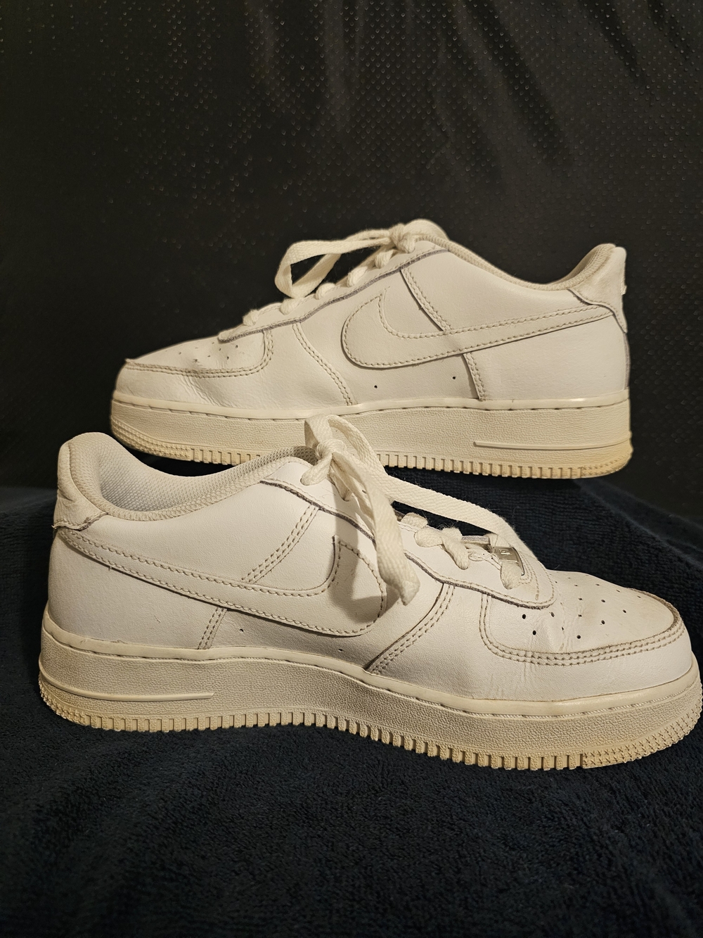 NIKE Kids Air Force 1 Low-Top Sneakers In A Triple White Colorway Leather SZ 6Y.